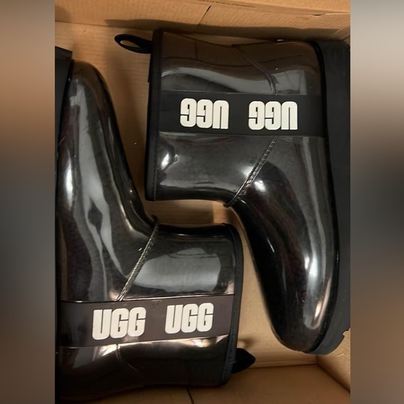 UGG Shoes - Ugg women size 9 perfect condition only wore once